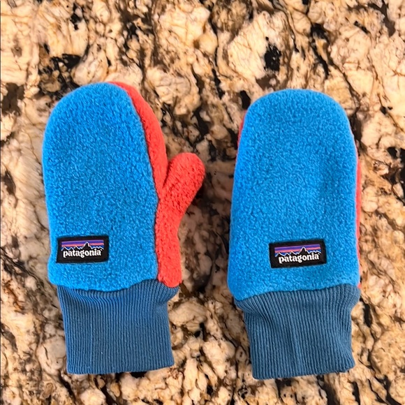 Patagonia Baby Pita Pocket Mittens, size 3-6 mo - Picture 2 of 3